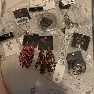 Paparazzi jewelry lot/body candy ear ring